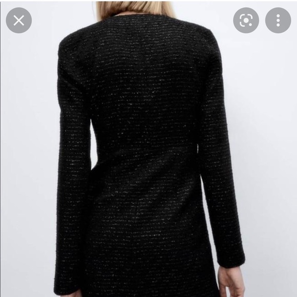 Black Textured Weave with Ruffleback - Picture 3 of 8